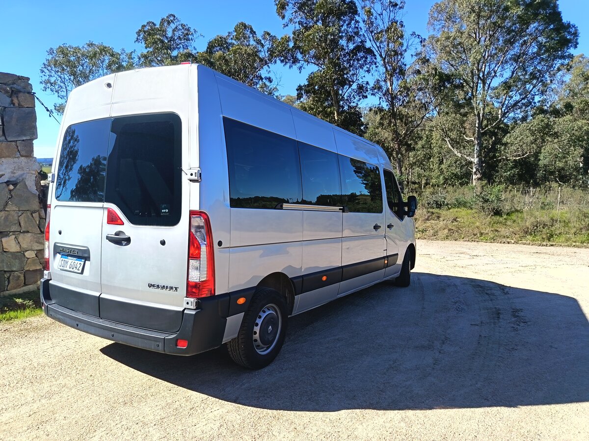 Flota Renault Master moderna con telemetría